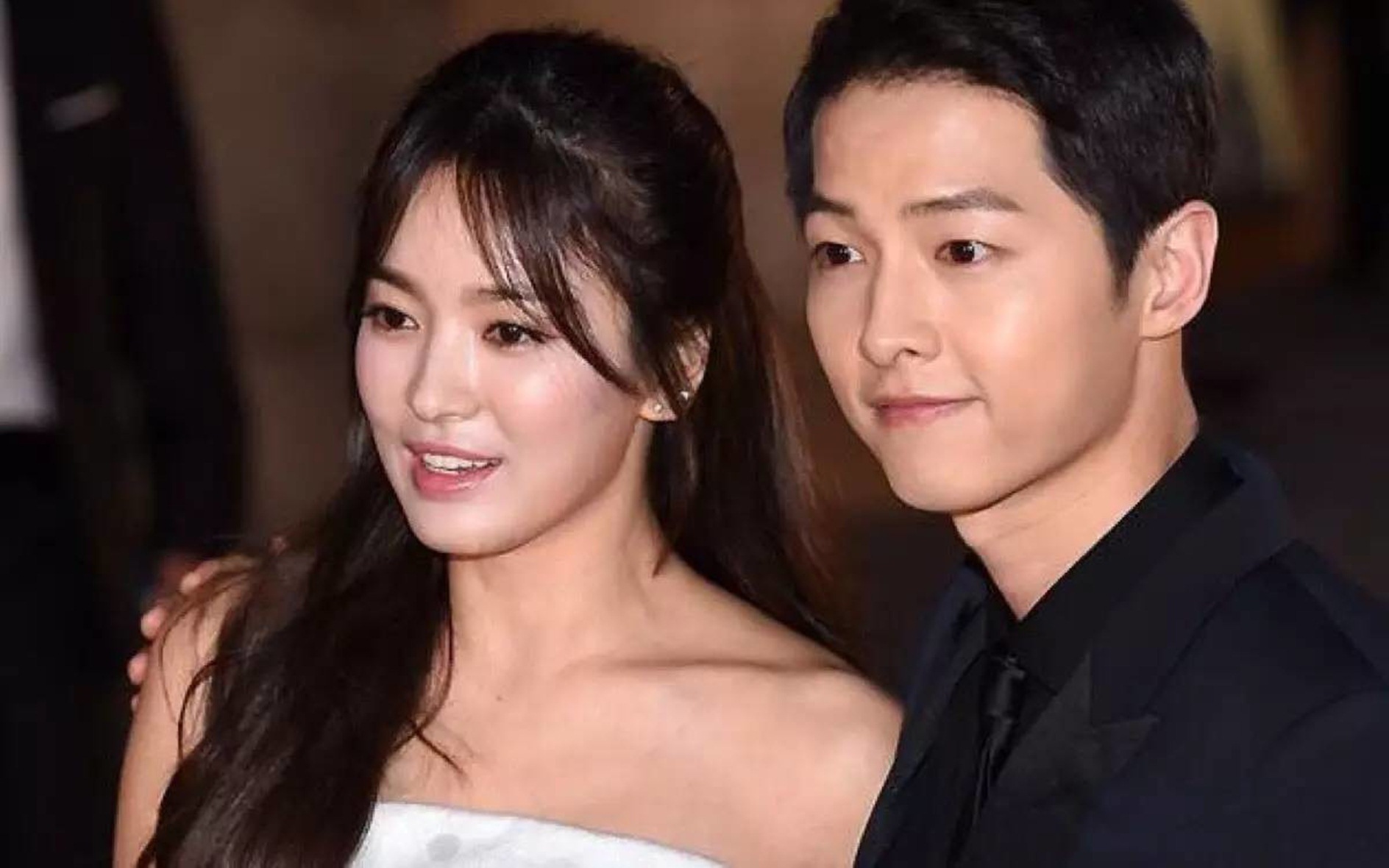 Mengejutkan, Song Joong Ki Mengkonfirmasi dan Mengumumkan Bahwa Dia Akan Menceraikan Song Hye Kyo