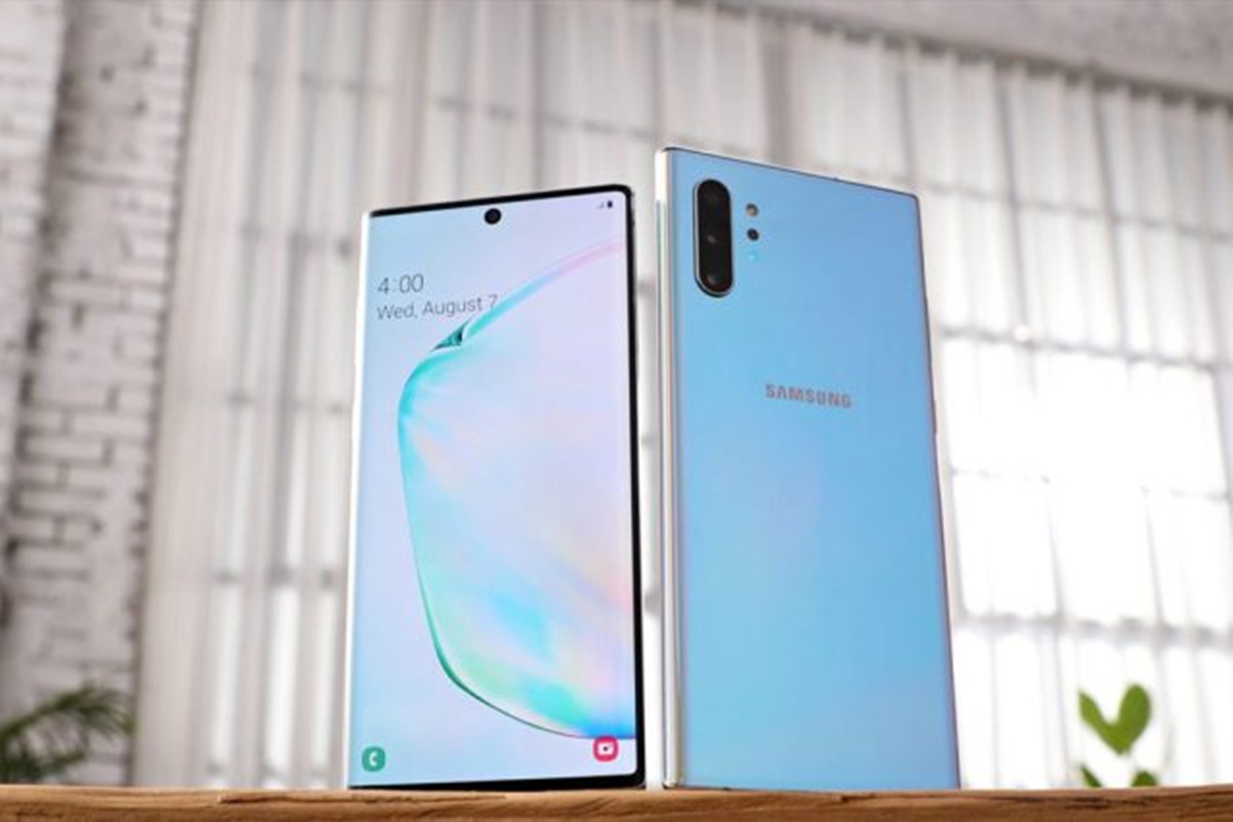 note 10 plus on contract