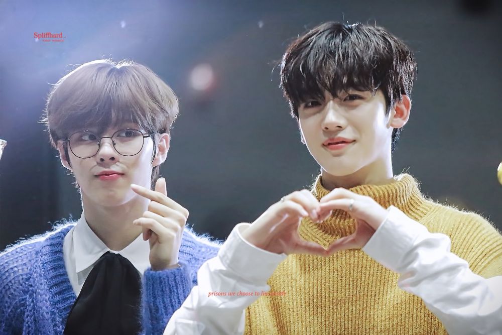 Sempat Bersaing Merebut Posisi Center Produce X 101, Inilah 10 Foto Kedekatan Kim Yoo Han dan Kim Woo Seok X1