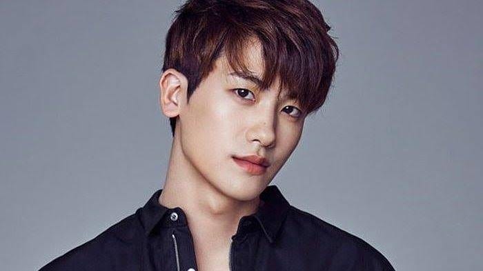 5 Kpop Idol Cowok Yang Sukses Menjadi Aktor Dengan Drama Yang Diperankan