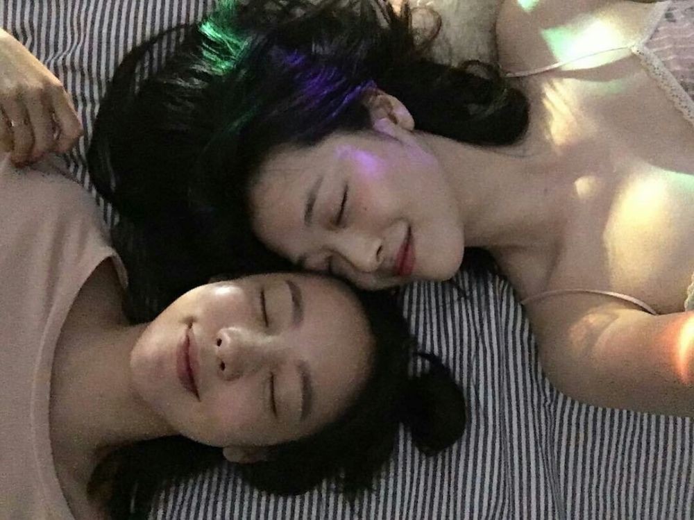 Goo Hara Meninggal Dunia, Inilah 10 Foto Kedekatannya Bersama Mendiang Sulli