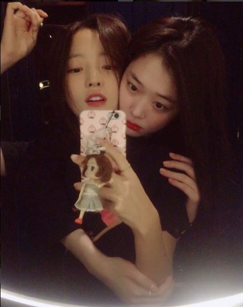 Goo Hara Meninggal Dunia, Inilah 10 Foto Kedekatannya Bersama Mendiang Sulli