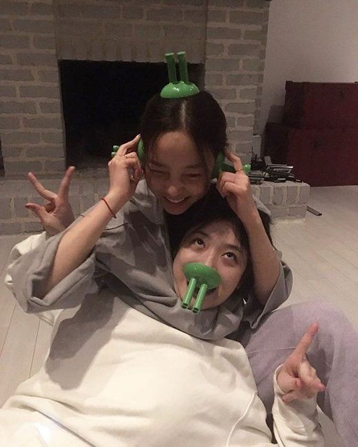 Goo Hara Meninggal Dunia, Inilah 10 Foto Kedekatannya Bersama Mendiang Sulli