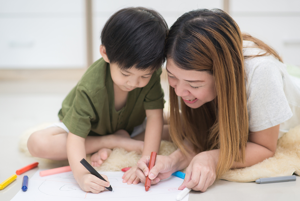 5 Cara Mengajarkan Anak Menggambar dan Mewarnai, Dijamin Anak Tidak Cepat Bosan !