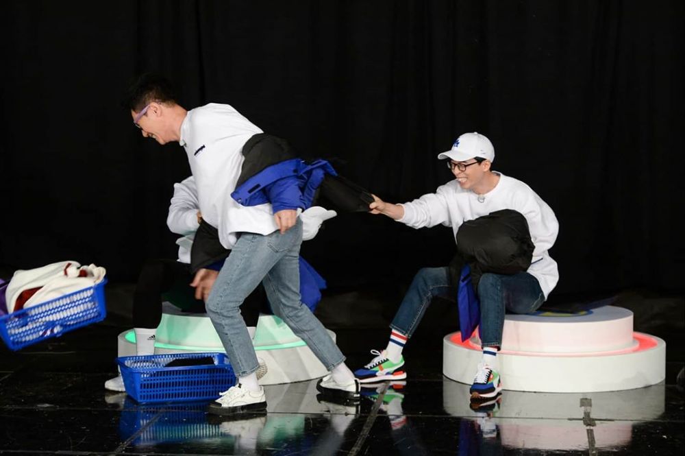 10 Potret Kekompakan Yoo Jae Suk dan Jee Seok Jin, Member Tertua di Running Man