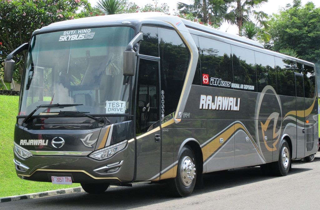 5 Alasan Sasis Bus Hino Laku Keras Di Pulau Jawa