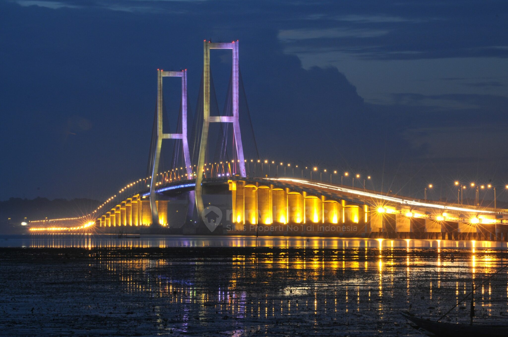 Mengenal Jembatan Suramadu Terpanjang di Indonesia