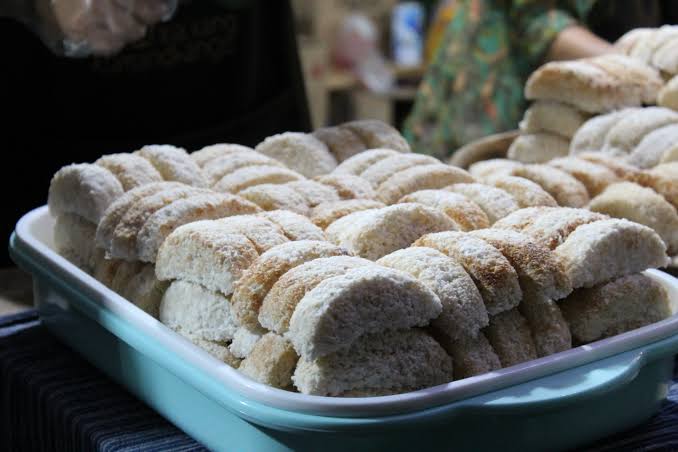 7 Kue Tradisional Berbahan Dasar Kelapa Parut, Manis dan Legitnya Mantul