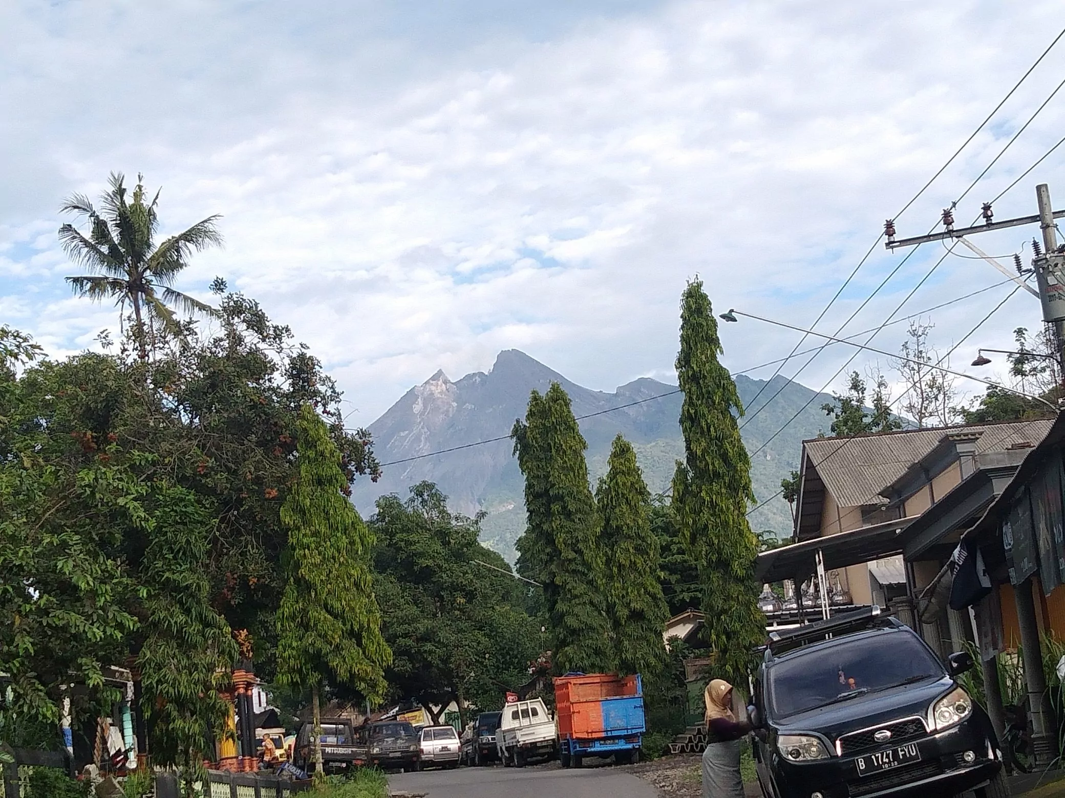 Pasar Tradisional Surowono di Lereng Merapi Klaten