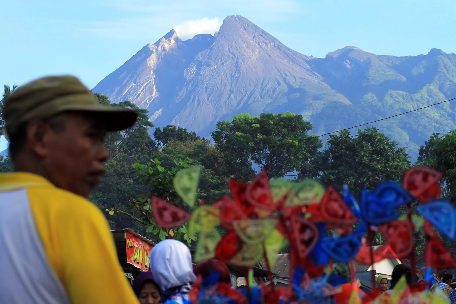 Pasar Tradisional Surowono di Lereng Merapi Klaten