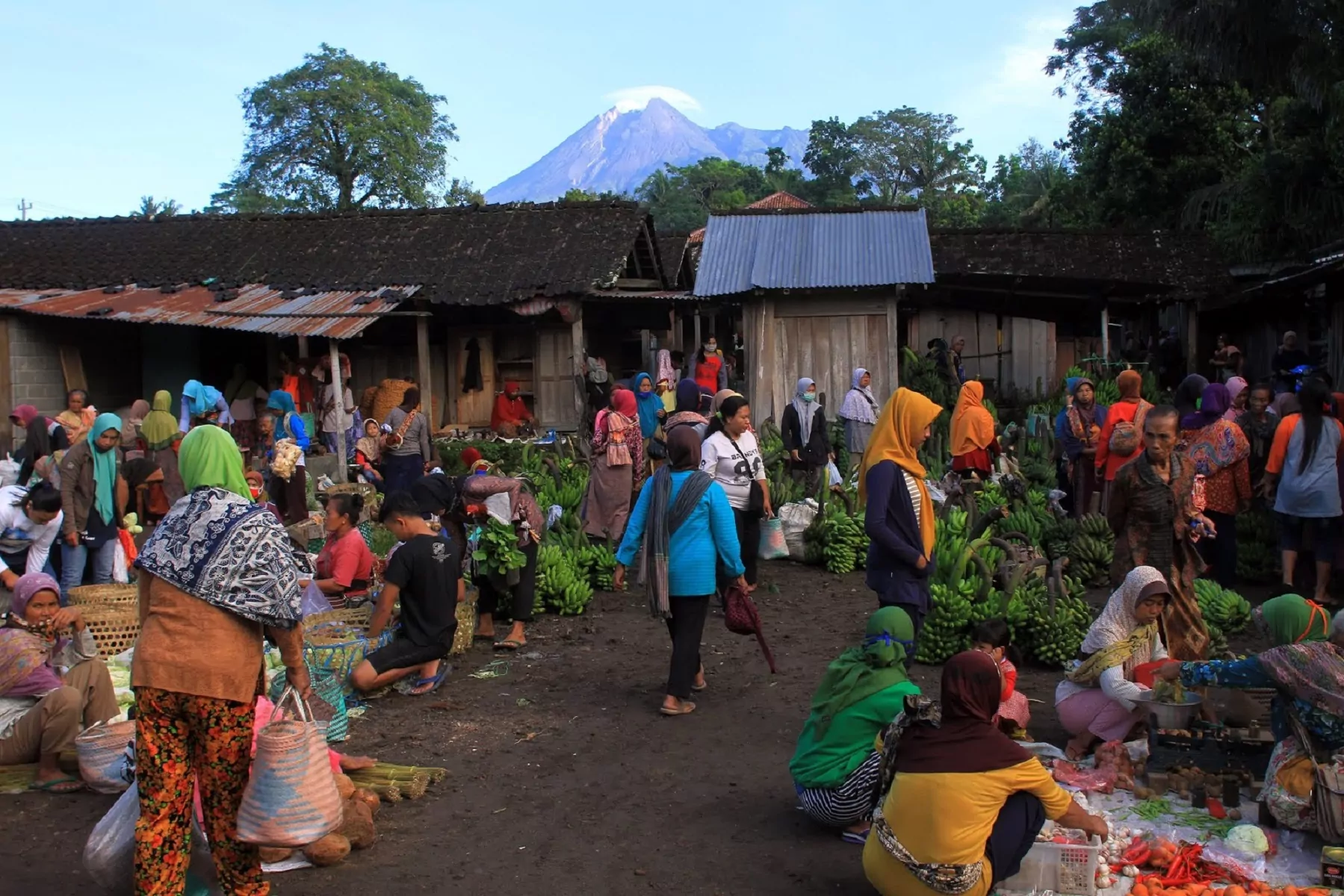 Pasar Tradisional Surowono di Lereng Merapi Klaten