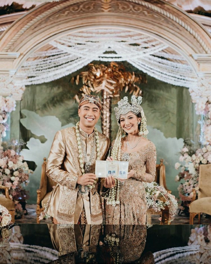 Akad nikah Vidi dan Sheila Dara. Instagram.com/vidialdiano (https://www.instagram.com/vidialdiano/p/CYvfFmYjW0n/?utm_medium=copy_link)