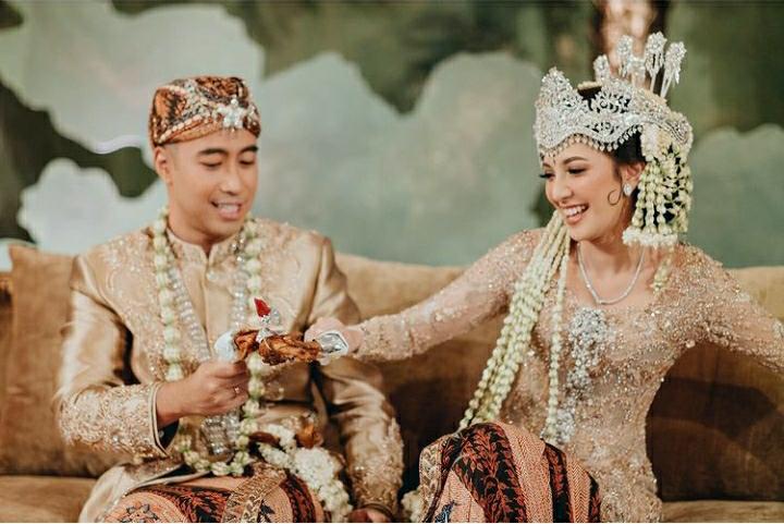 Sah! 10 Potret Vidi & Sheila dari Pacaran hingga Akhirnya Menikah