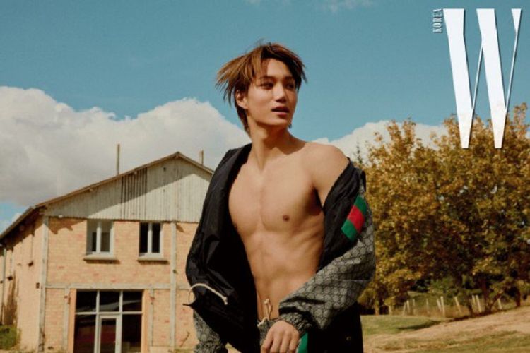 Kai EXO ketika pemotretan bersama WKorea