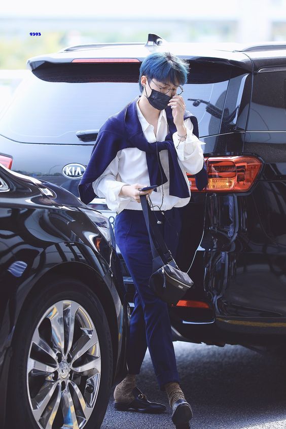 10 Gaya Airport Fashion Kece ala Hui Pentagon, Stylish Abis!