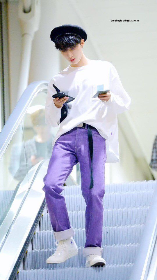 10 Gaya Airport Fashion Kece ala Hui Pentagon, Stylish Abis!