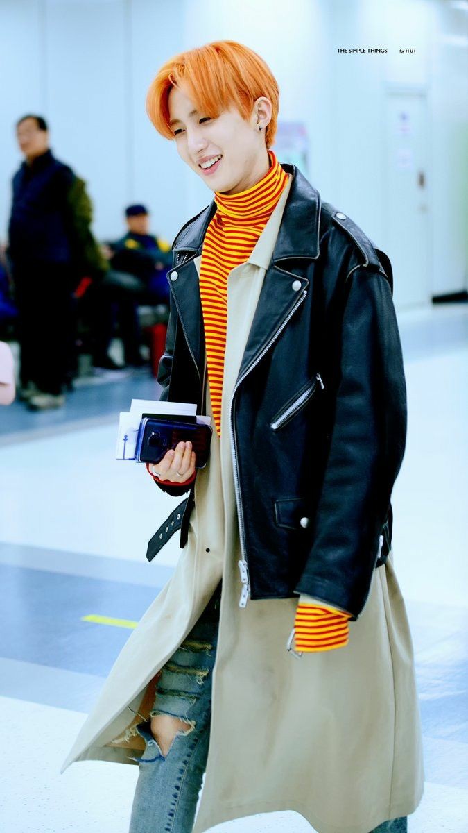 10 Gaya Airport Fashion Kece ala Hui Pentagon, Stylish Abis!