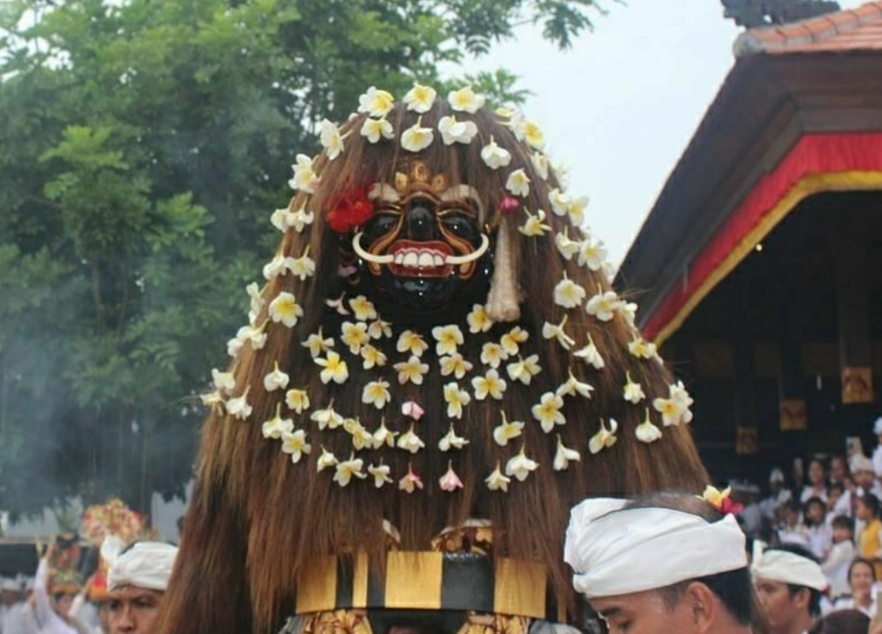 Asal Usul Barong Landung, Dan Kisah Cinta Jayapangus, Kang Cing Wie Dan Dewi Danu