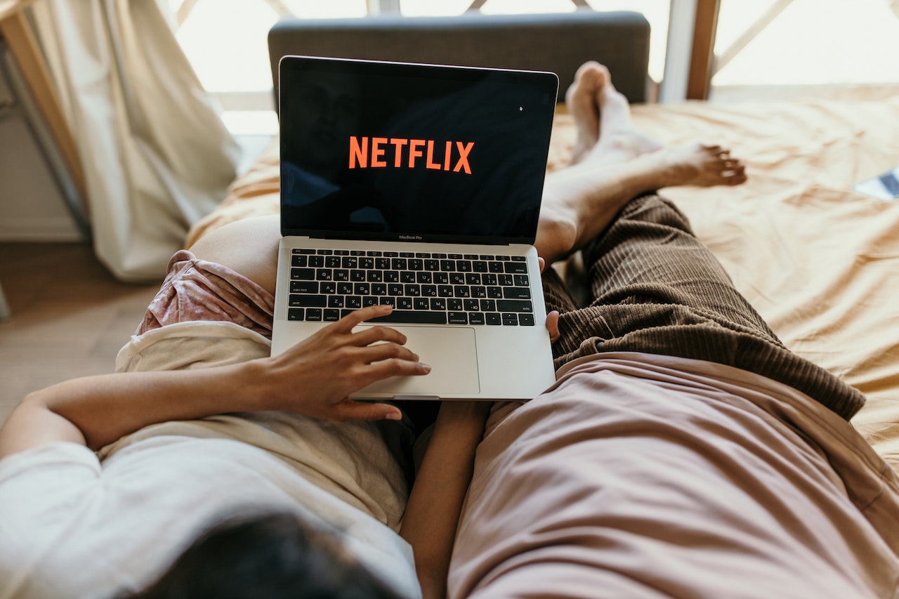 Gawat! Netflix Tutup Fitur Sharing Password Akun Mulai Awal Tahun 2023