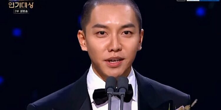 Lee Seung Gi Tak Mau Dikasihani, Ini Alasannya Tampil Botak