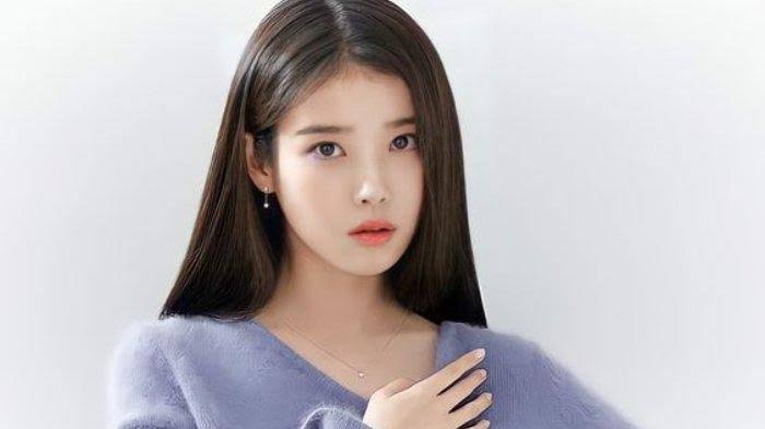 IU dan Lee Jong Suk Kompak Tulis Surat Cinta untuk Fans di Malam Tahun Baru!