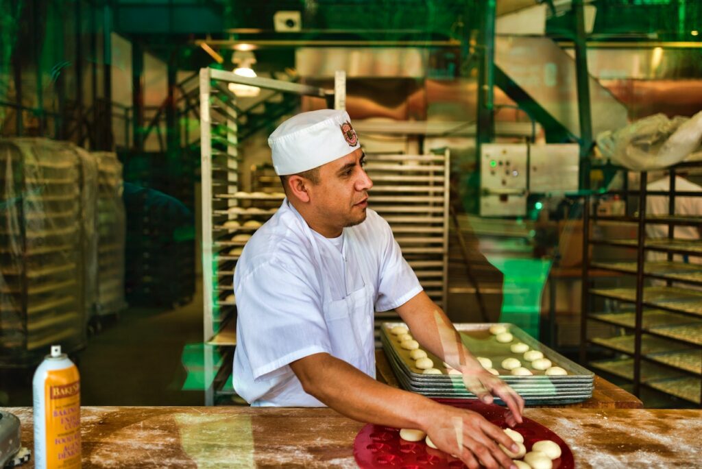 Mengenal Profesi Baker, Si Tukang Pembuat Roti!