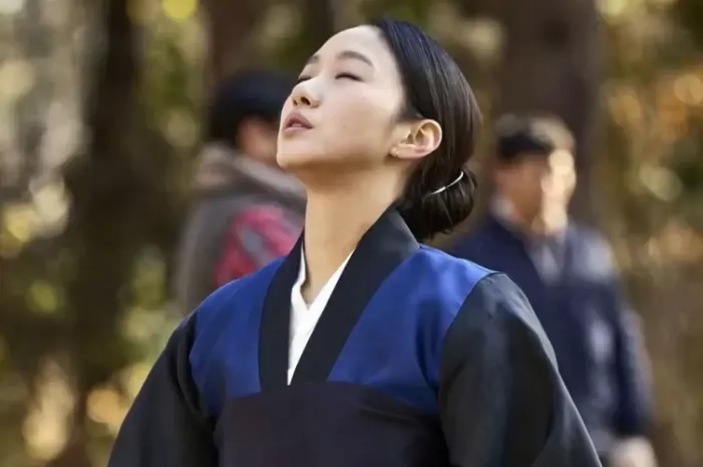 Persiapan Kim Go Eun untuk Peran Dukun di Film Exhuma Hingga Konsultasi dengan Dukun Asli!