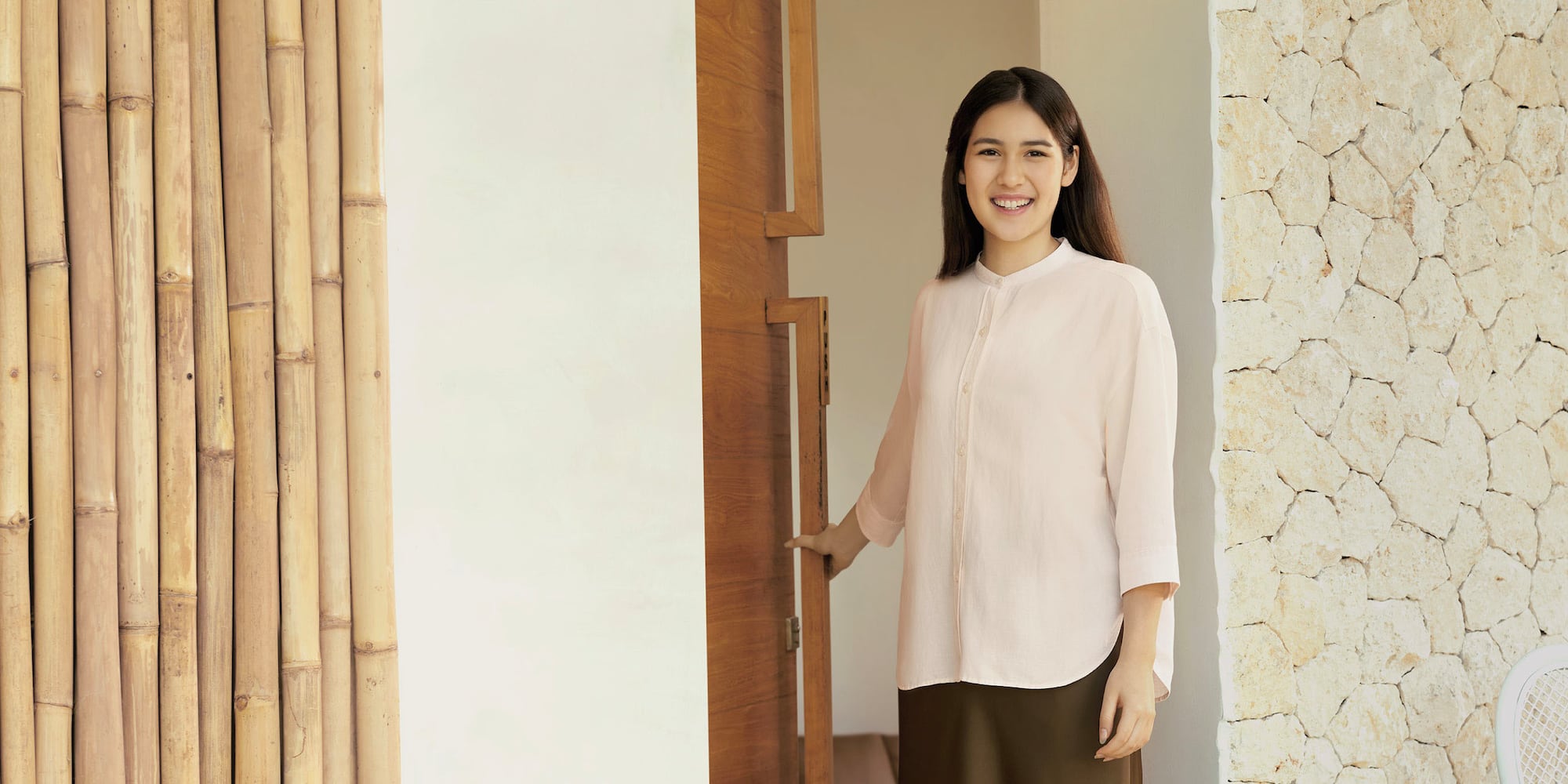 Pilihan Kemeja Linen Wanita UNIQLO untuk Tampilan Modis dan Elegan