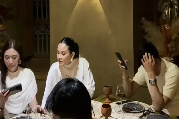 9 Potret Artis Hadiri Acara Ranggaz Laksmana di Maroko, Vidi Aldiano Jadi Sorotan 10 9 Potret Artis Hadiri Acara Ranggaz Laksmana di Maroko, Vidi Aldiano Jadi Sorotan