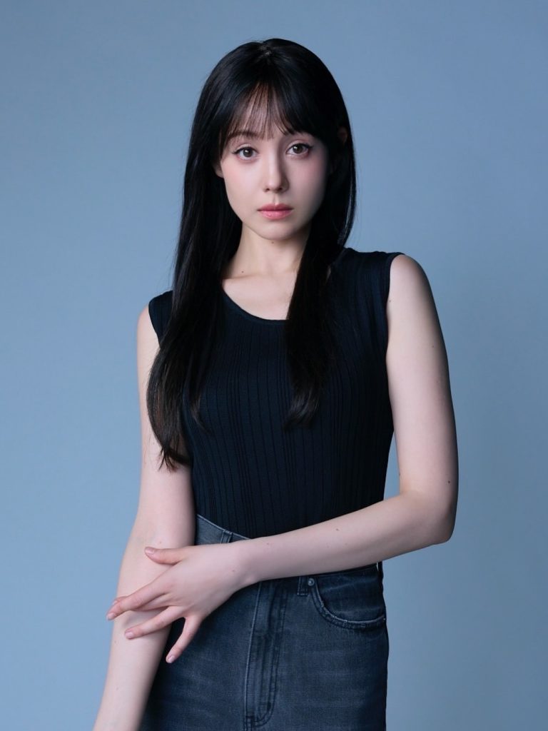 Profil Aktris Cantik Multitalenta asal Jepang Reina Triendl