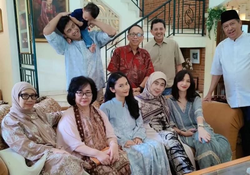 Curhatan Harry Kiss di Lebaran 2026 Tanpa Vidi Aldiano, Merasa Kehilangan 1 Curhatan Harry Kiss di Lebaran 2026 Tanpa Vidi Aldiano, Merasa Kehilangan