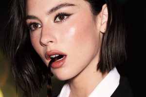 Gracie Abrams Rilis Album Ketiga dengan 16 Lagu Emosional Bertajuk Daughter From Hell