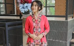 Kebaya Encim Modern Wanita, Busana Tradisional Betawi-Tionghoa