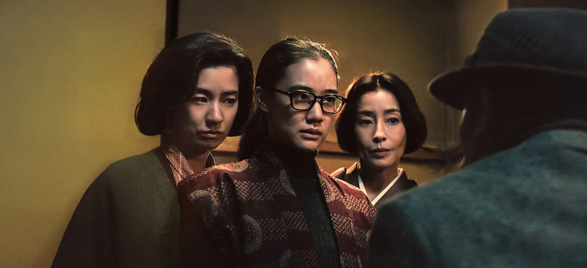 15 Drama Jepang Terbaik Sepanjang Masa, Dikelompokkan per Genre 11 Still resmi serial Asura di Netflix