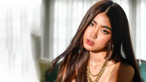 Azi Acosta dalam film Pantasya ni Tami (2024)