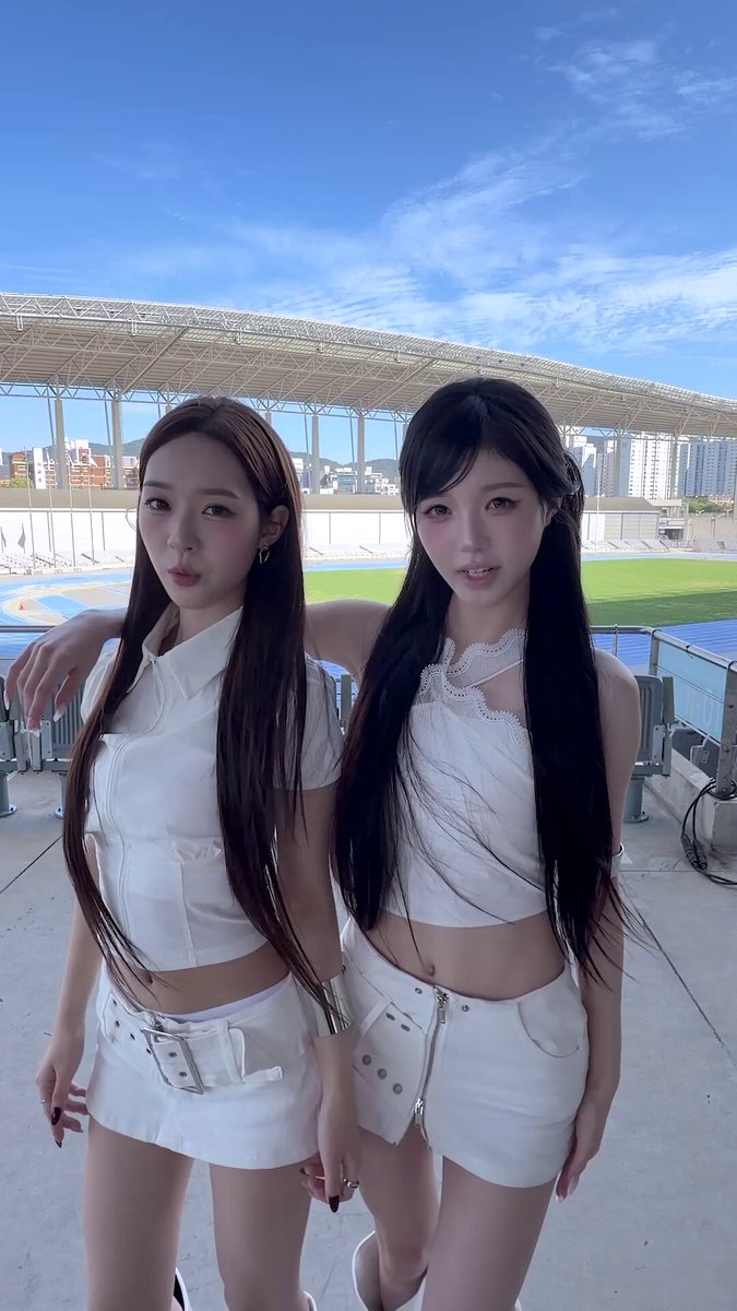 SooMin dan ChaeWon tripleS dalam video pendek Andless