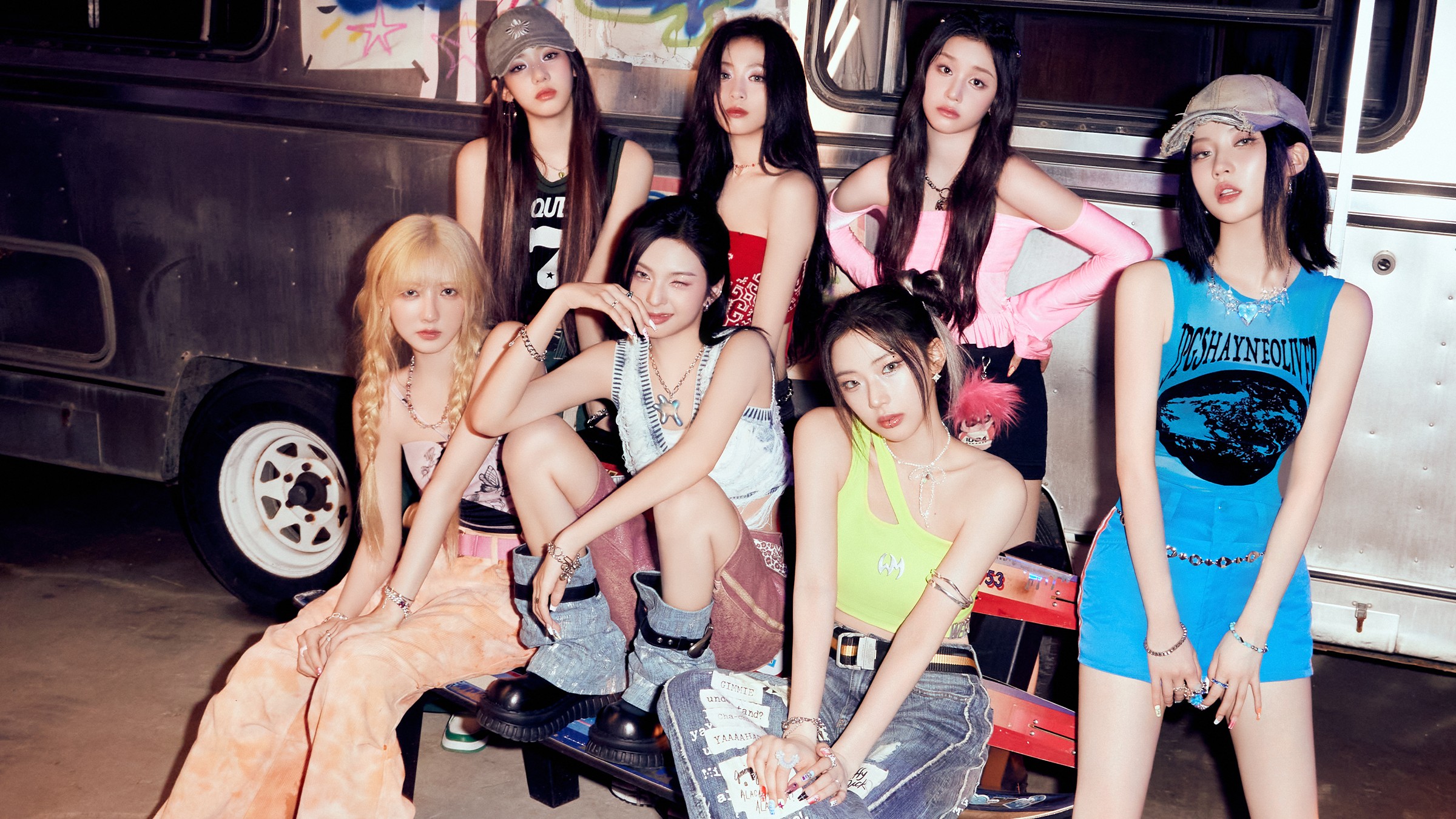 Tujuh member BABYMONSTER di foto era album DRIP, November 2024