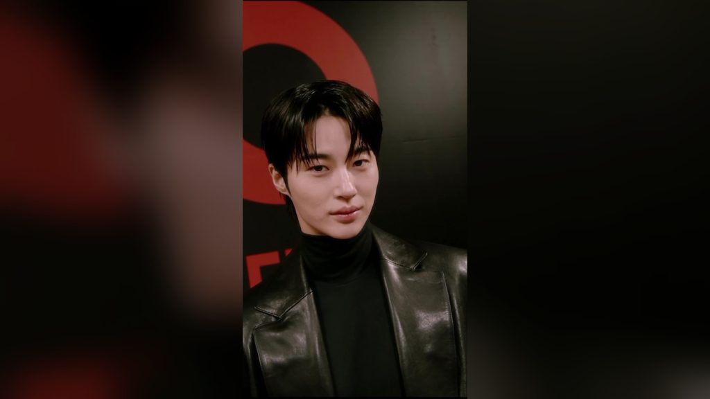 Byeon Woo-seok berpose di acara ulang tahun ke-10 Netflix Korea