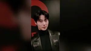 Byeon Woo-seok berpose di acara ulang tahun ke-10 Netflix Korea