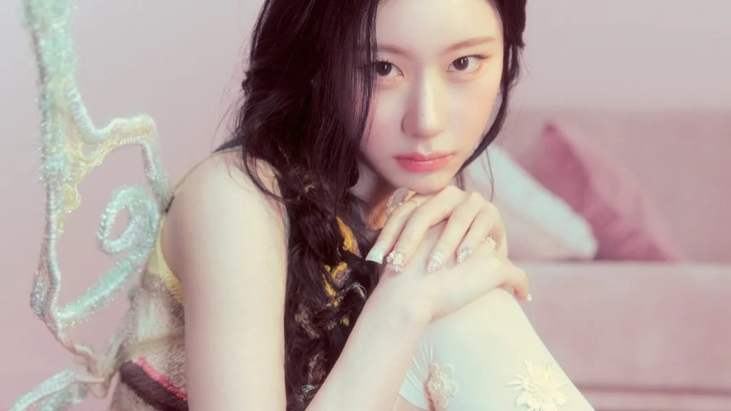 Chaeryeong konsep Lovesick close-up fairy