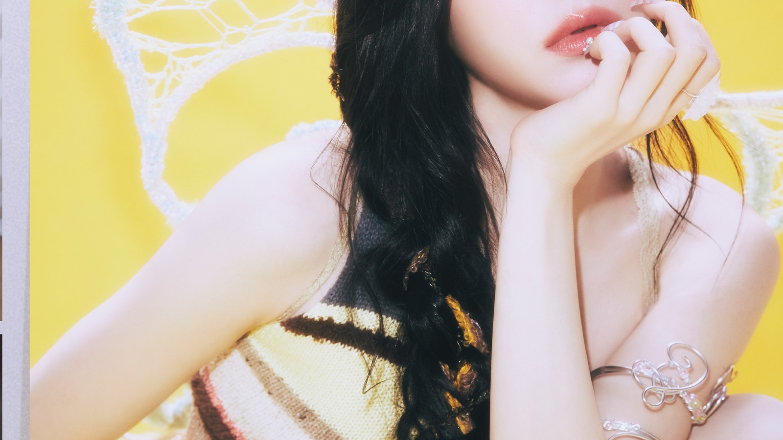 Chaeryeong Lovesick: Jadwal Solo Debut ITZY 9 November 2026 2 Chaeryeong dalam konsep foto Lovesick dengan sayap fairy