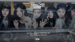 Member ILLIT di poster showcase debut