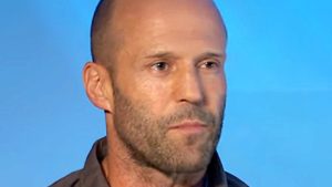 Jason Statham potret wajah penuh 16:9