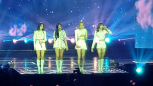 Konser K-pop di panggung besar