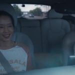 Dua perempuan berbincang di dalam mobil dalam trailer final Possible Love