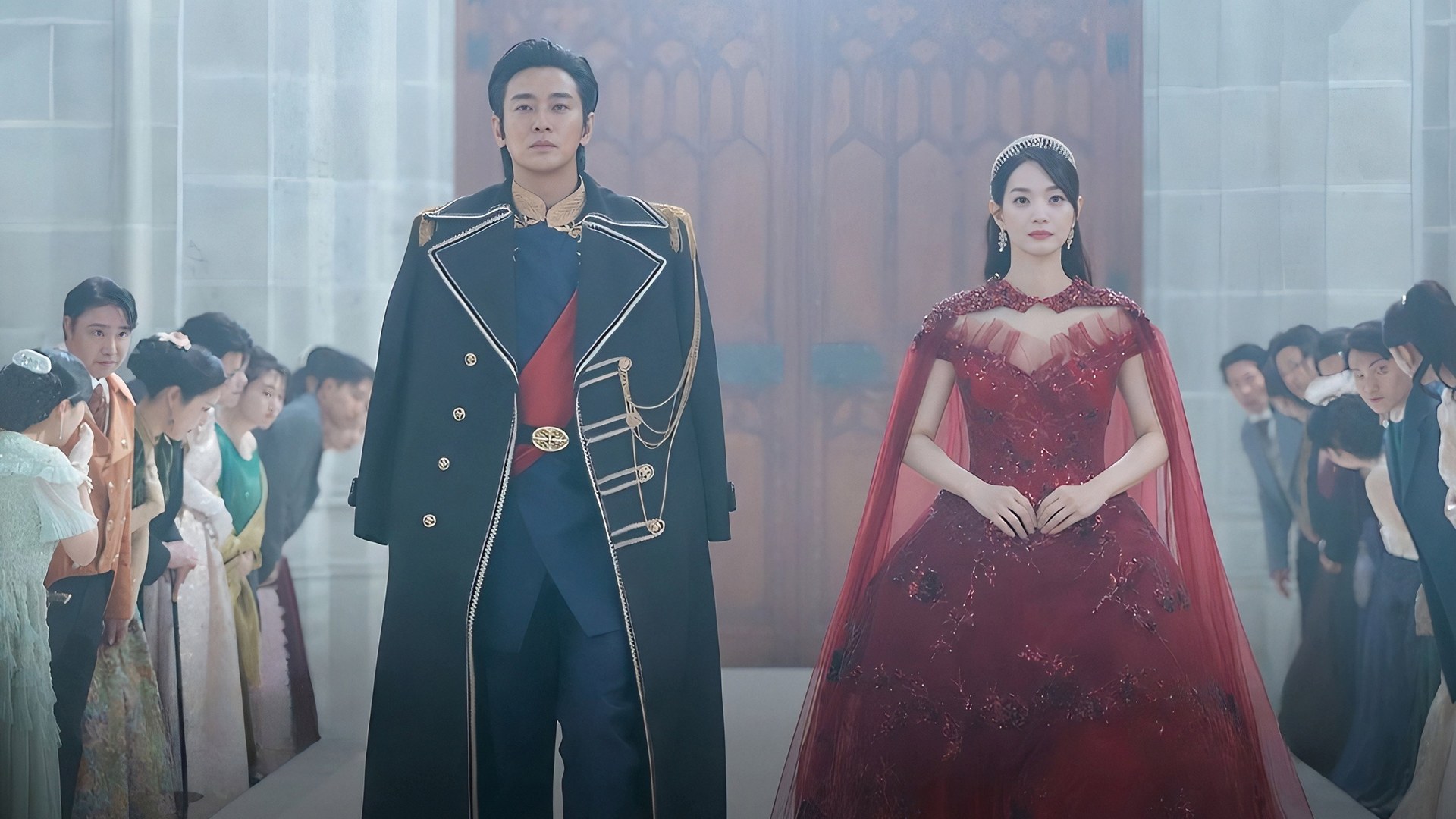 The Remarried Empress Tayang 4 November di Disney+: Jadwal Episode, Pemain, dan Sinopsis 3 Kaisar Sovieshu dan Permaisuri Navier berjalan di istana dalam The Remarried Empress