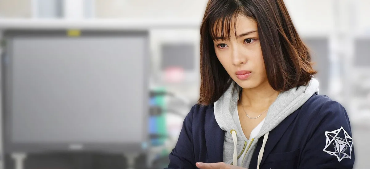 15 Drama Jepang Terbaik Sepanjang Masa, Dikelompokkan per Genre 6 Still resmi drama Unnatural di Netflix