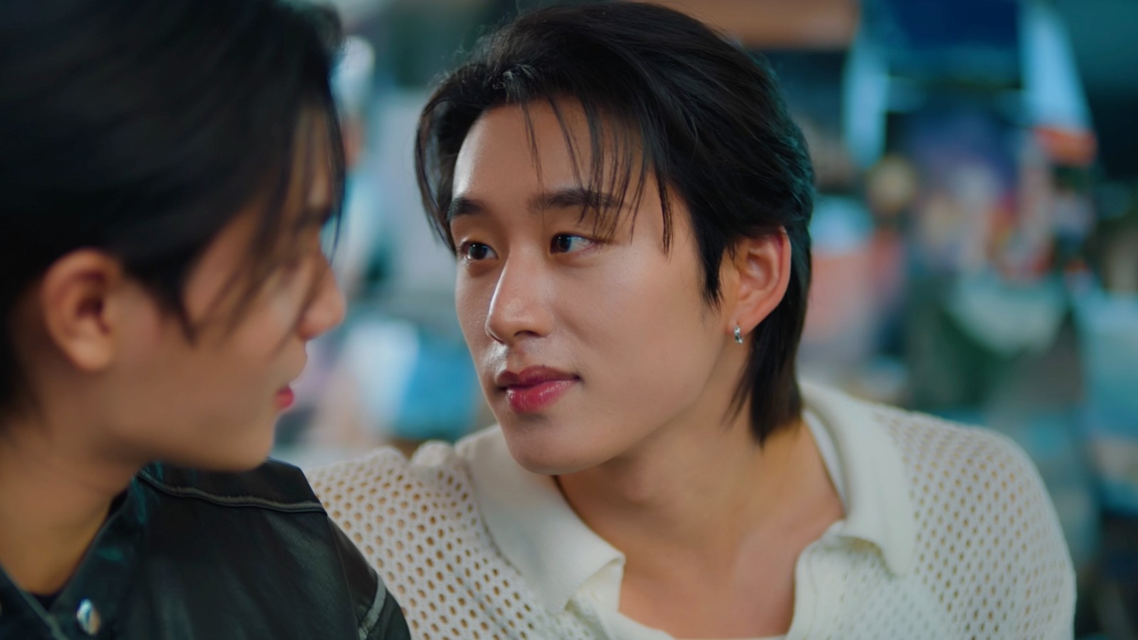 Moth dan Dean dalam adegan episode 8 You Maniac